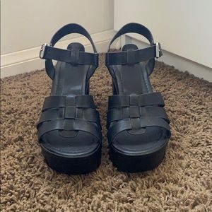 Platform black Cathy Jean sandals